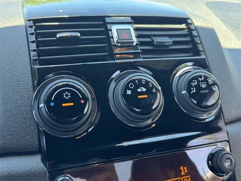 Used 2008 Saturn Sky w/ Weekend Getaway Package image 22