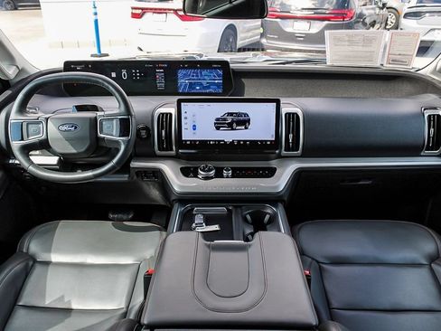 Used 2025 Ford Expedition Active AWD/4WD image 13
