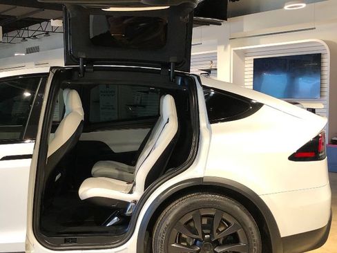Used 2023 Tesla Model X image 10
