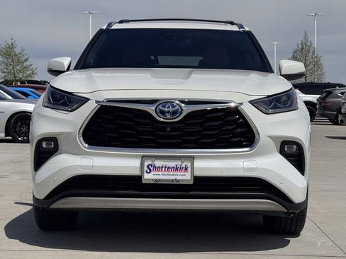 Used 2021 Toyota Highlander Platinum image 14