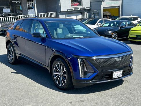 Used 2024 Cadillac Lyriq Sport AWD/4WD image 3