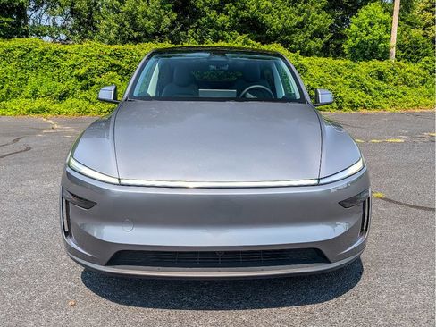 Used 2026 Tesla Model Y Long Range AWD/4WD image 2