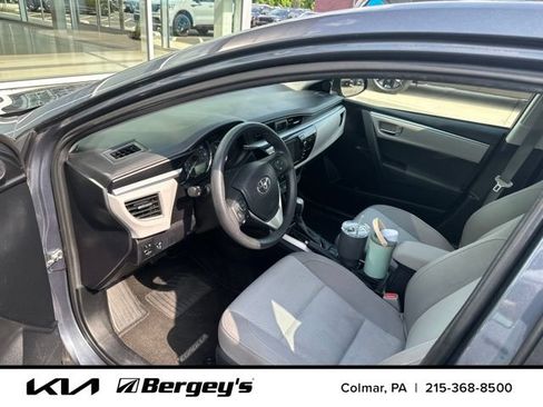 Used 2016 Toyota Corolla LE FWD image 4