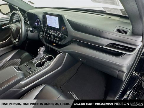 Used 2024 Toyota Highlander XSE image 30
