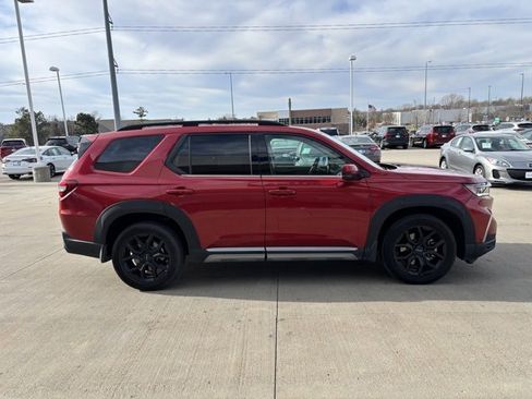 Certified 2025 Honda Pilot Touring image 4