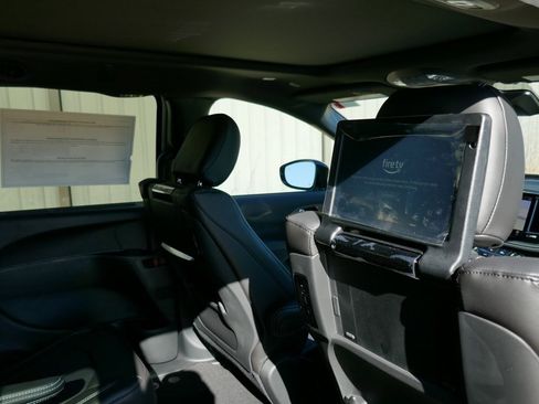 New 2026 Chrysler Pacifica Select image 12