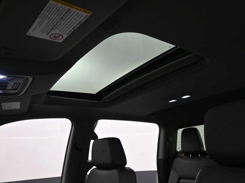 Used 2022 GMC Sierra 3500 Denali w/ Denali Ultimate Package image 11