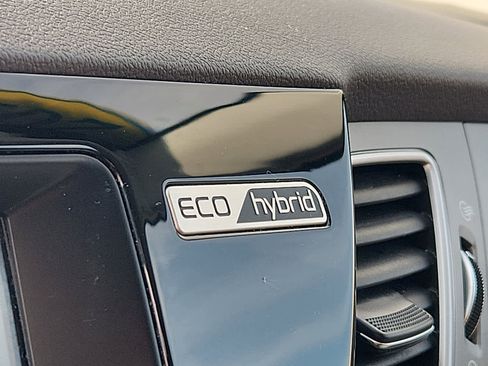 Used 2018 Kia Niro LX image 23