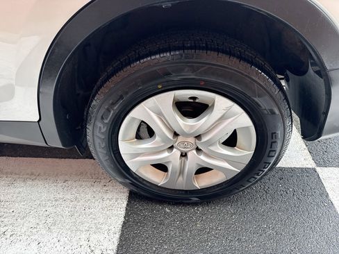 Used 2013 Toyota RAV4 LE image 14