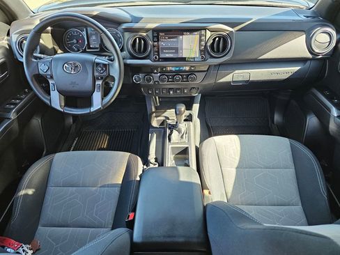 Used 2020 Toyota Tacoma TRD Off-Road w/ Technology Package image 12