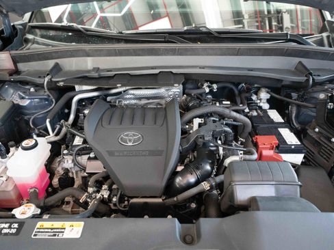 Used 2024 Toyota Grand Highlander XLE AWD/4WD image 32