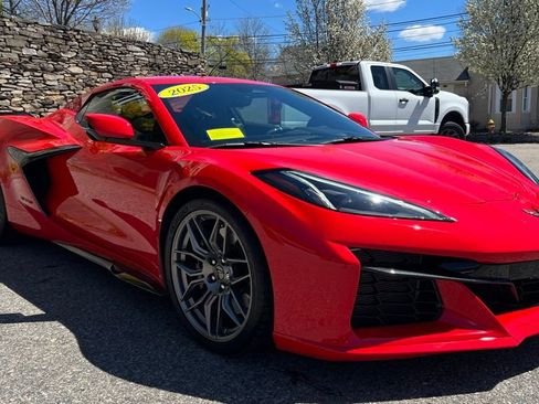 Used 2025 Chevrolet Corvette Z06 RWD image 8