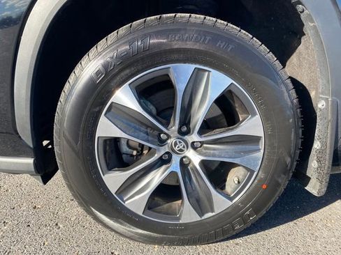 Used 2024 Toyota Highlander XLE image 20