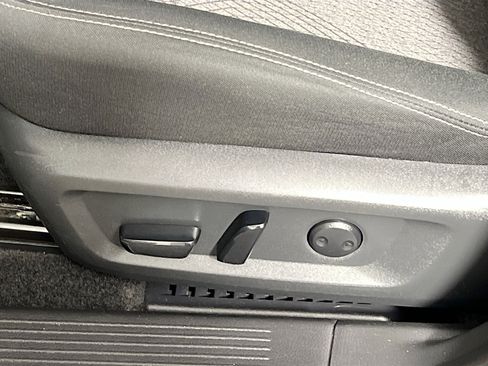 Used 2024 Nissan Rogue SV FWD image 16