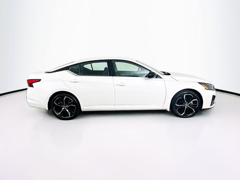 Used 2024 Nissan Altima 2.5 SR FWD image 10