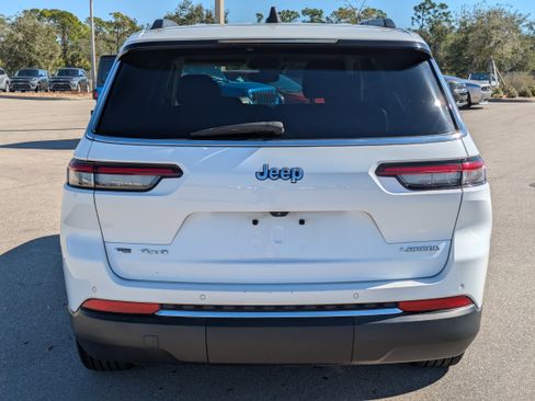 Used 2021 Jeep Grand Cherokee L Laredo w/ Luxury Tech Group I image 6