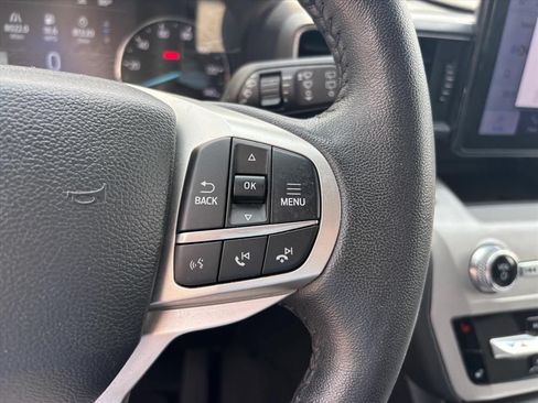 Used 2024 Ford Explorer XLT w/ Equipment Group 202A RWD image 17