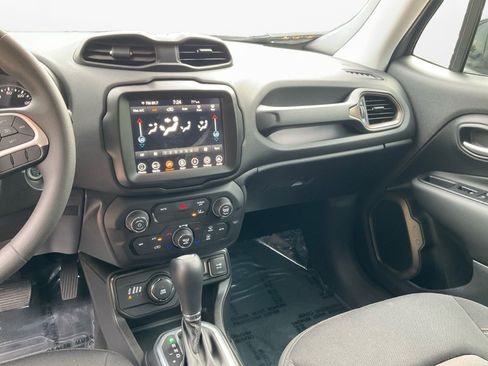 Used 2023 Jeep Renegade Latitude AWD/4WD image 11