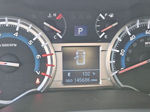 Used 2019 Toyota 4Runner SR5 AWD/4WD image 9