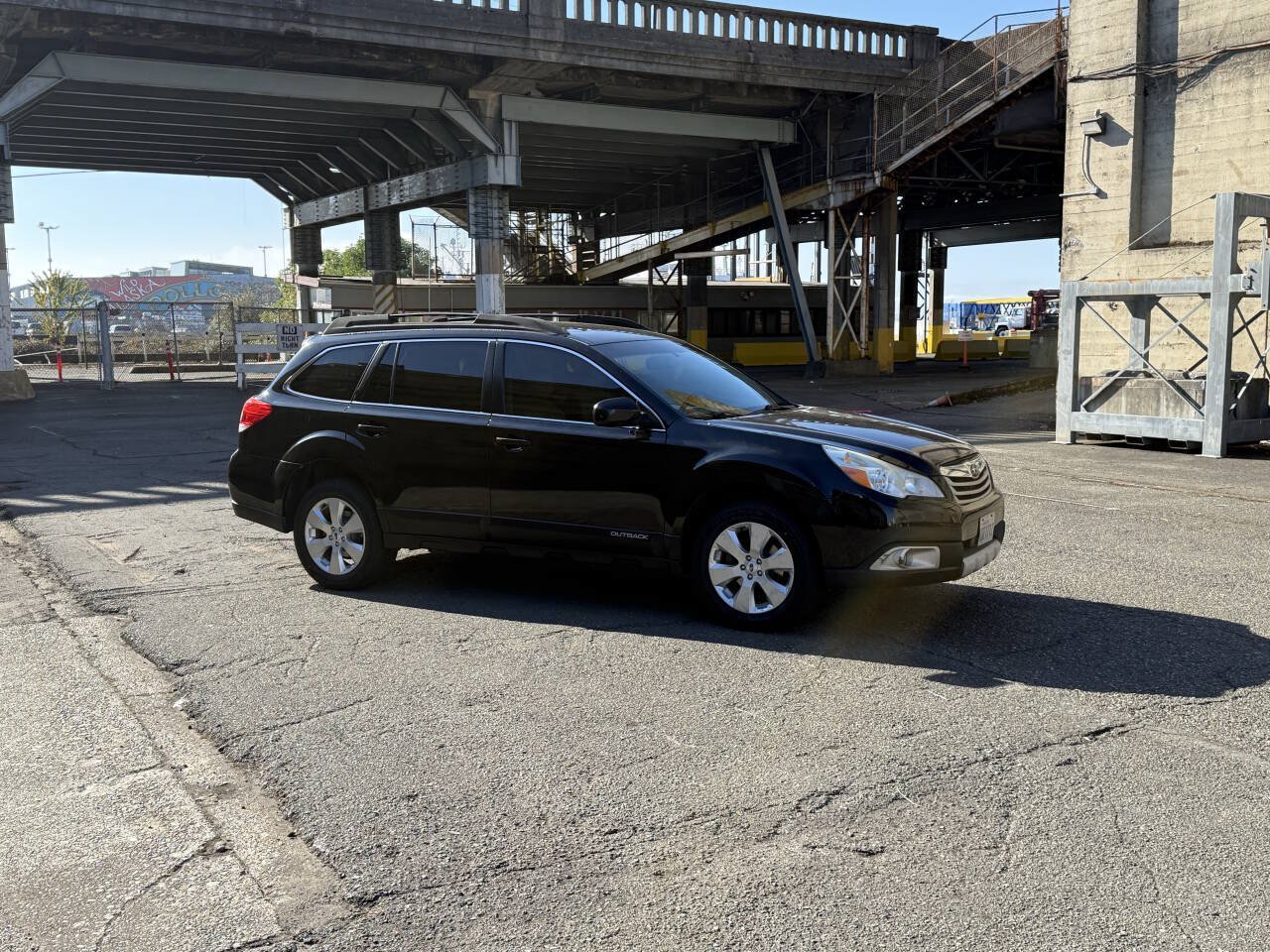 Used 2011 Subaru Outback 2.5i Limited AWD/4WD image 13