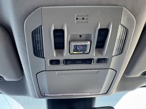 Used 2023 Toyota Highlander XLE image 23