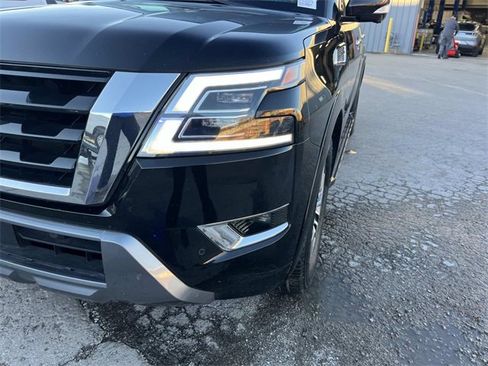 Used 2023 Nissan Armada SL image 9