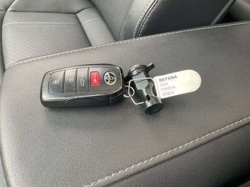Used 2024 Toyota Venza Limited AWD/4WD image 23