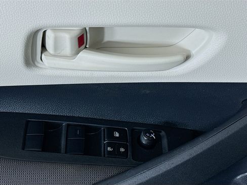 Used 2025 Toyota Corolla LE FWD image 22