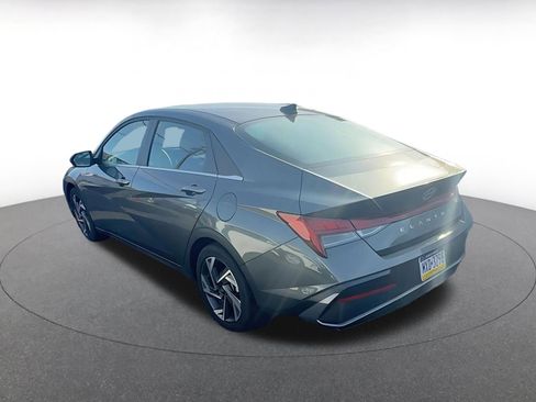 Used 2025 Hyundai Elantra SEL image 5