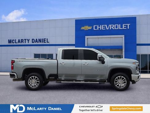 Used 2024 Chevrolet Silverado 2500 LTZ w/ LTZ Convenience Package AWD/4WD image 6