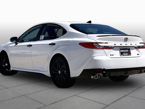 New 2026 Toyota Camry Hybrid FWD image 11