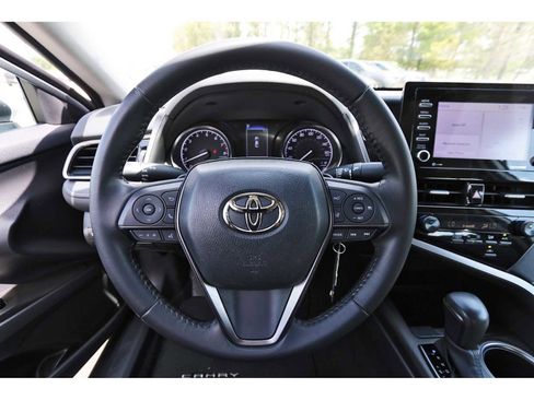 Used 2023 Toyota Camry SE image 13