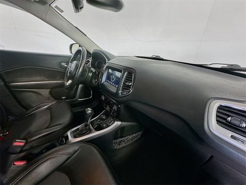 Used 2020 Jeep Compass Latitude image 27