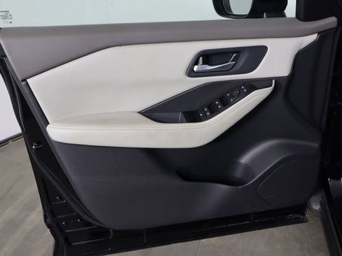 Used 2025 Nissan Rogue SV FWD image 18