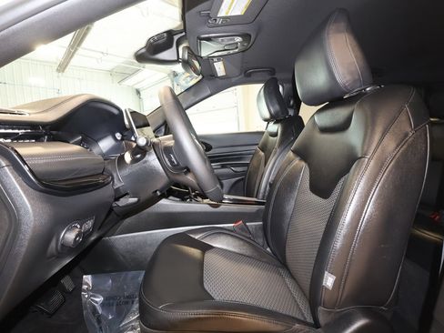 Used 2025 Jeep Compass Latitude w/ Convenience Group AWD/4WD image 22