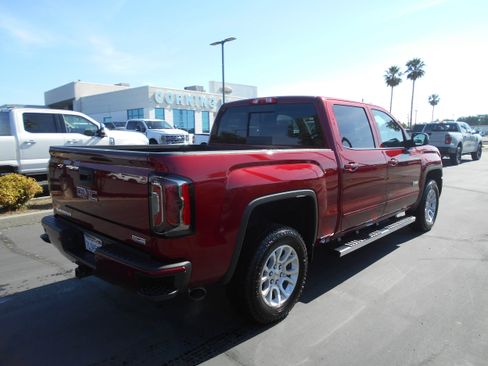 Used 2018 GMC Sierra 1500 SLT w/ All Terrain Package AWD/4WD image 4
