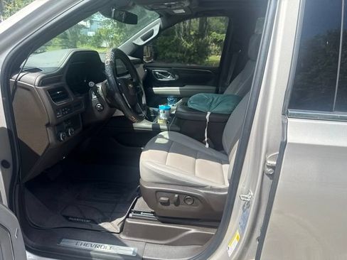 Used 2023 Chevrolet Tahoe LT w/ Luxury Package RWD image 13
