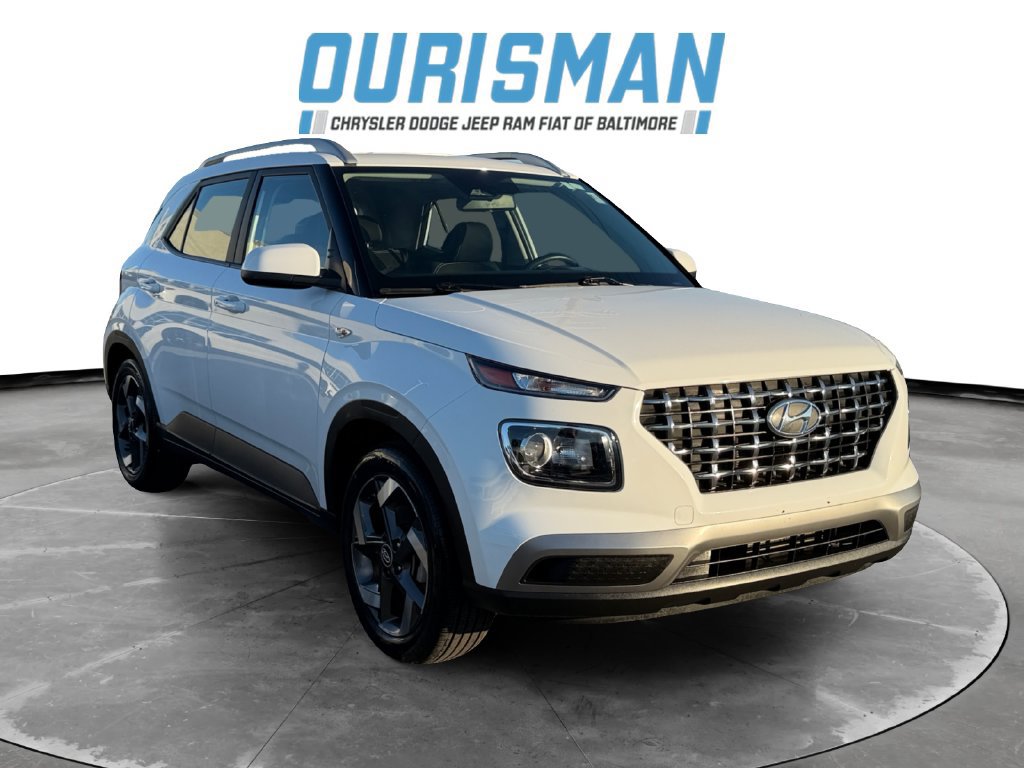 Used 2025 Hyundai Venue SEL FWD image 1