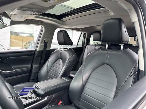 Used 2022 Toyota Highlander XLE image 32