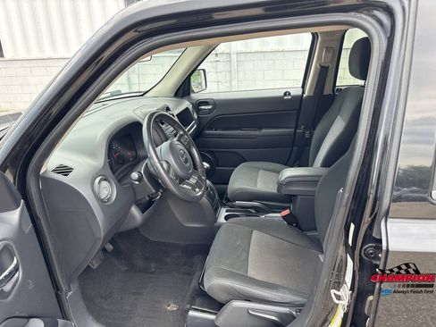 Used 2012 Jeep Patriot Latitude w/ Sun/Sound Group AWD/4WD image 11