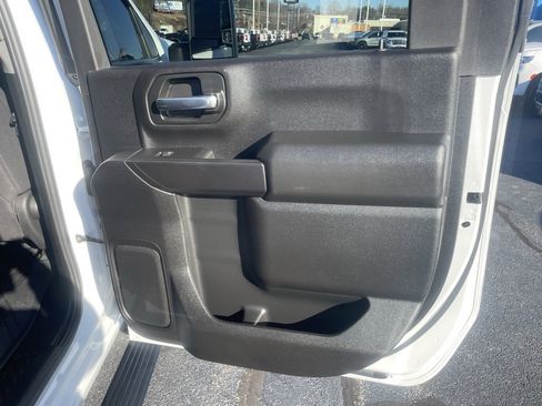 Used 2025 Chevrolet Silverado 2500 Custom w/ Custom Value Package image 18