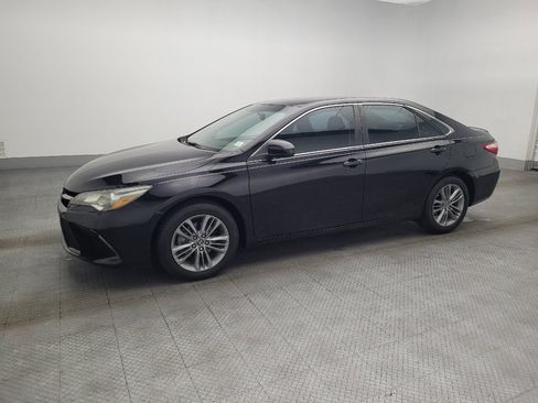 Used 2015 Toyota Camry SE image 2