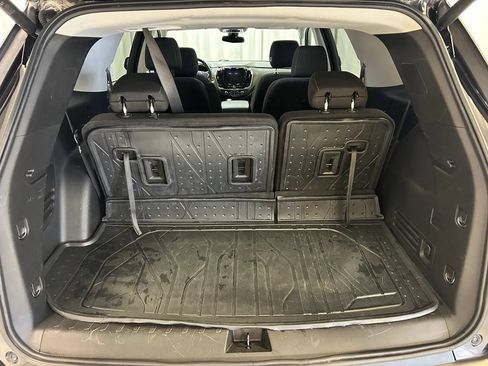 Used 2021 Chevrolet Traverse LT FWD image 28