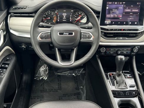 Used 2023 Jeep Compass Limited image 16