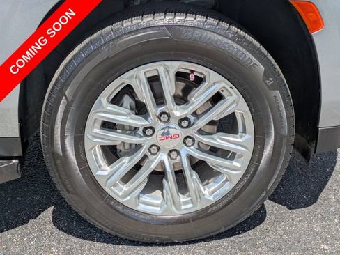 Used 2023 GMC Yukon SLT w/ SLT Premium Package RWD image 9