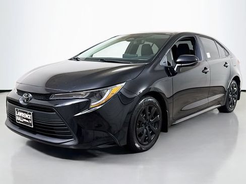 Used 2025 Toyota Corolla LE FWD image 1