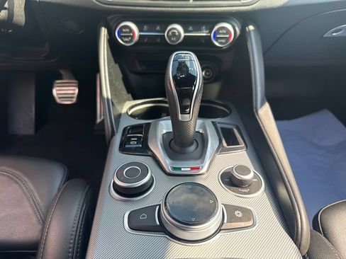 Used 2023 Alfa Romeo Giulia Veloce AWD/4WD image 43