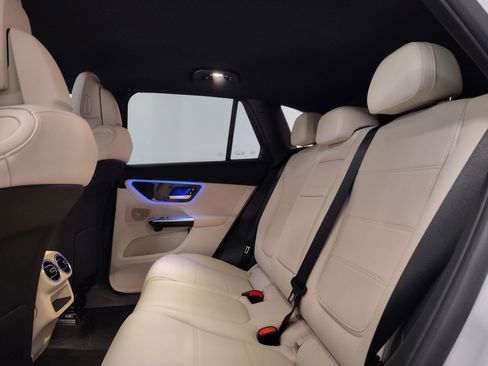 Used 2025 Mercedes-Benz GLC 300 image 24