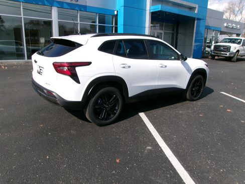 New 2026 Chevrolet Trax ACTIV w/ Sunroof Package image 3