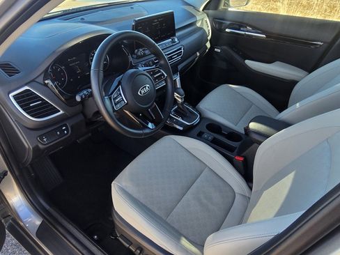 Used 2021 Kia Seltos SX w/ SX Sunroof Package image 26